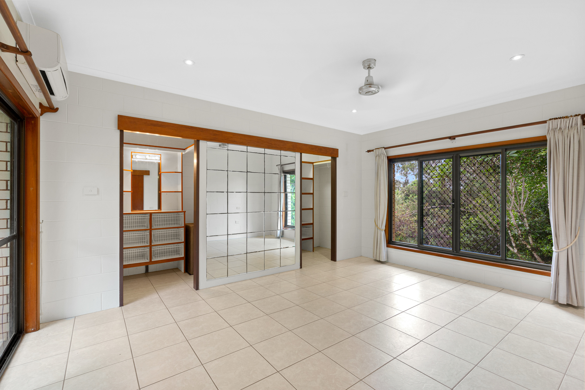 14 Quail Close, Woree, QLD 4868 AUS