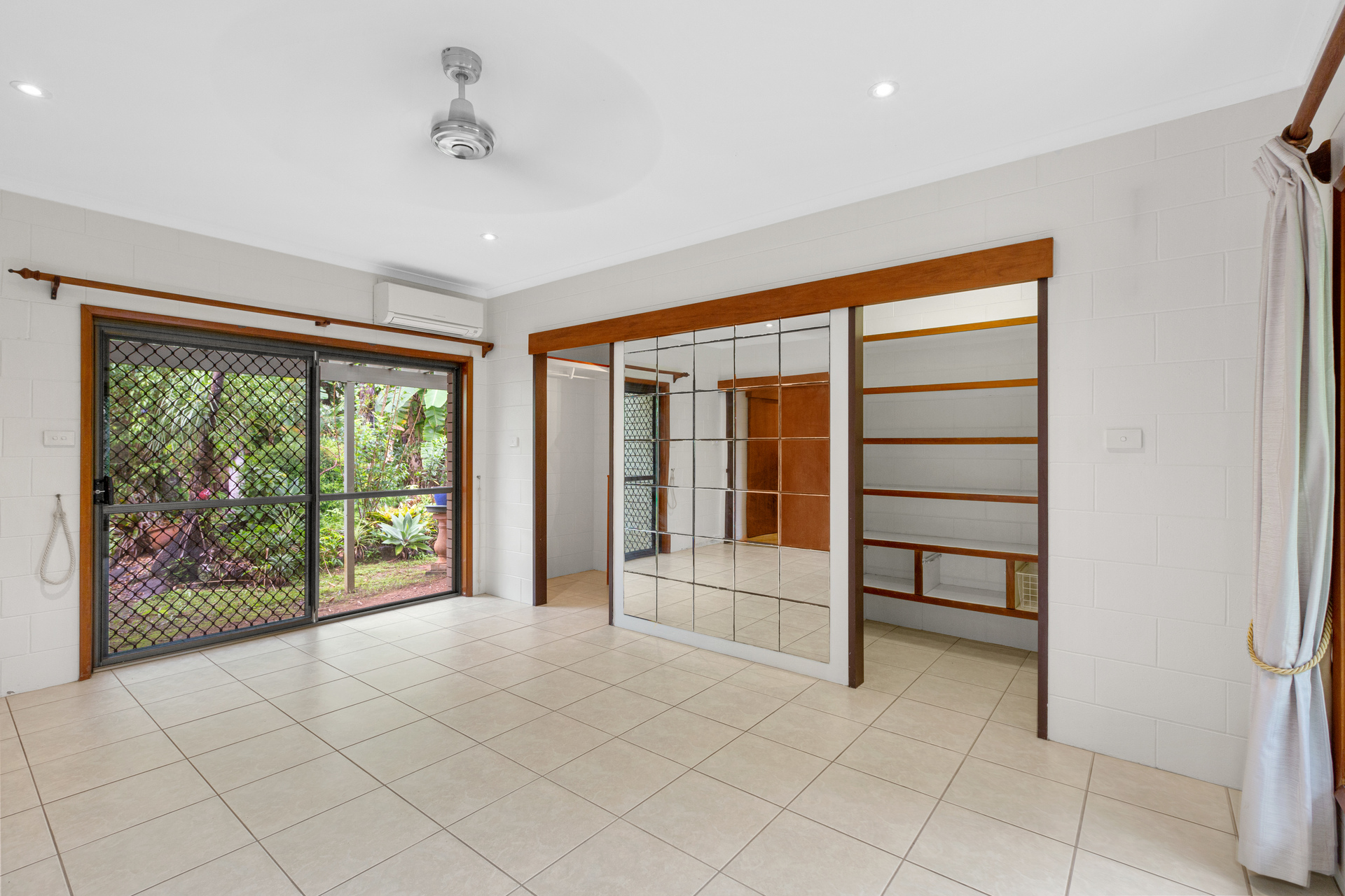 14 Quail Close, Woree, QLD 4868 AUS