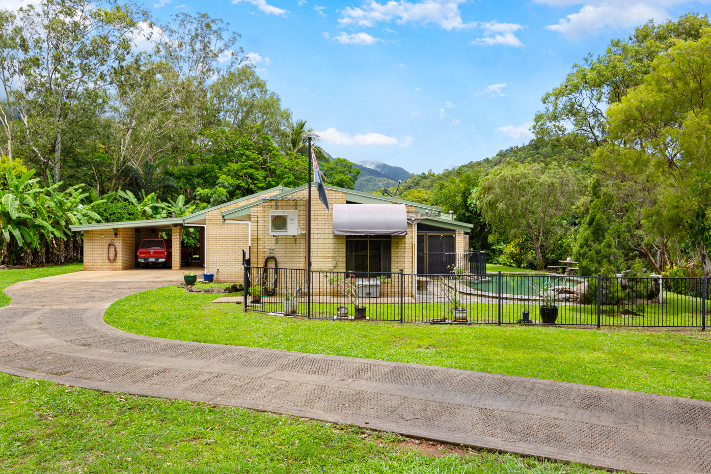 14 Quail Close, Woree, QLD 4868 AUS