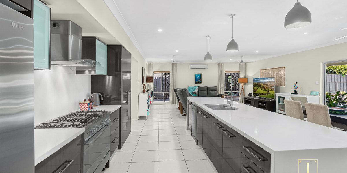 4 Tanjong Close, Kewarra Beach, QLD 4879 AUS