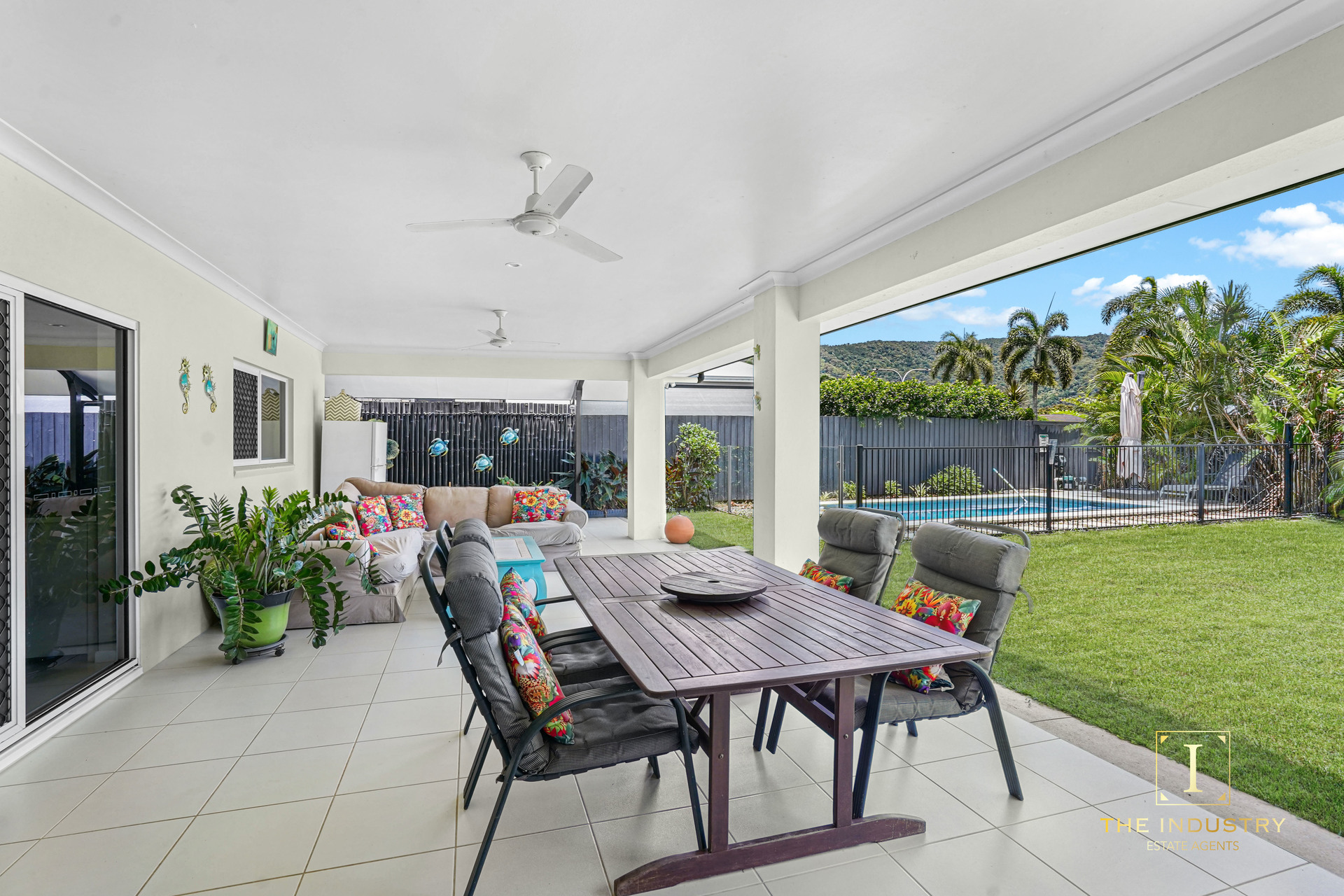 4 Tanjong Close, Kewarra Beach, QLD 4879 AUS