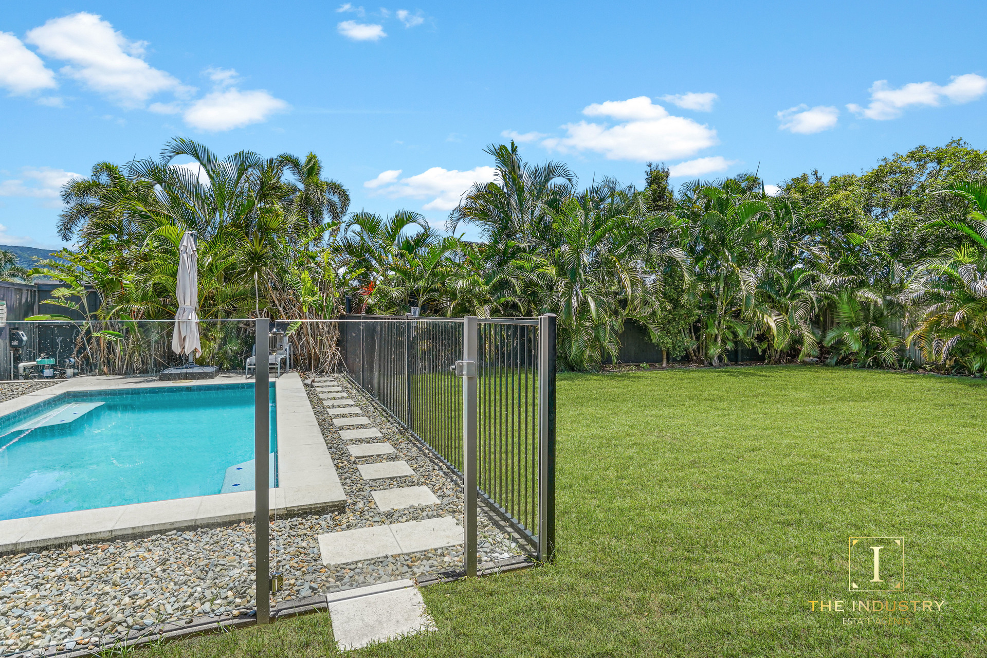 4 Tanjong Close, Kewarra Beach, QLD 4879 AUS