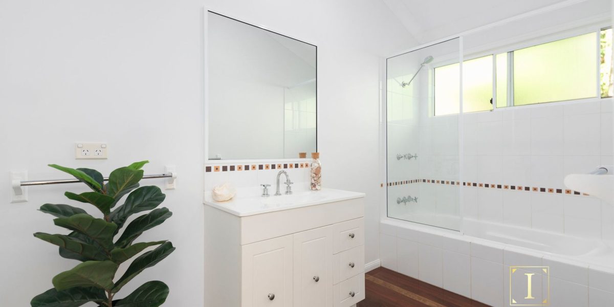 74 Fairley Street, Redlynch, QLD 4870 AUS