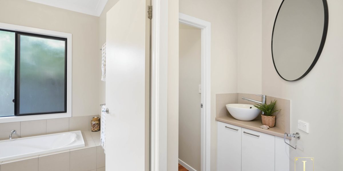11 Norwood Crescent, Trinity Park, QLD 4879 AUS
