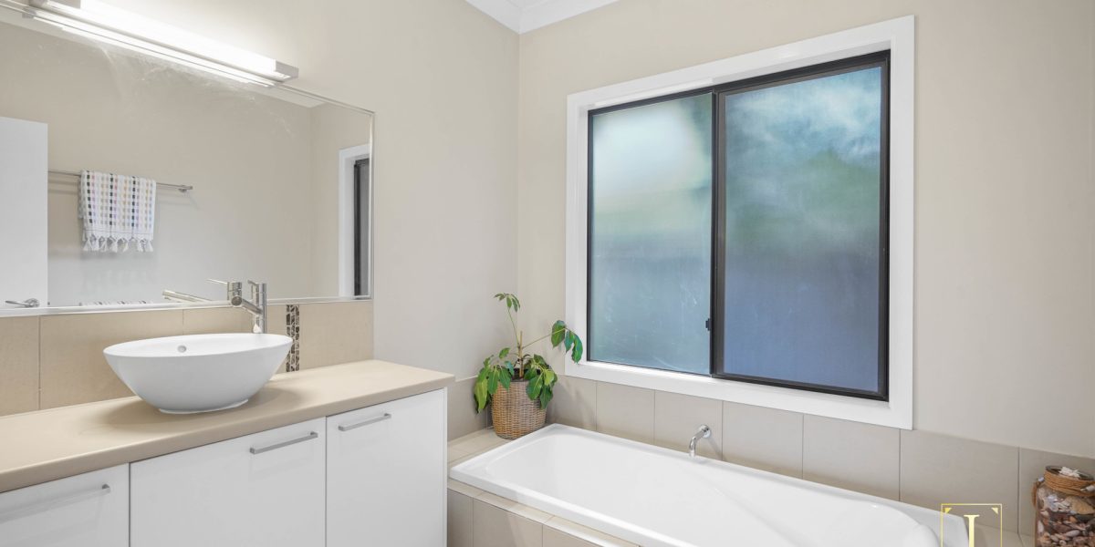 11 Norwood Crescent, Trinity Park, QLD 4879 AUS
