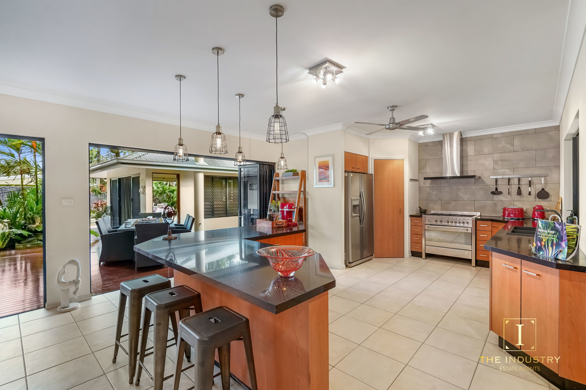 3 Connemara Close, Trinity Beach, QLD 4879 AUS