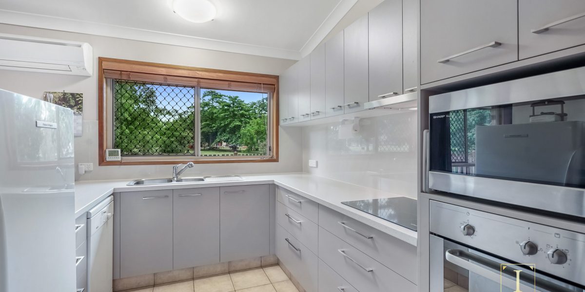 9 Heritage Street, Redlynch, QLD 4870 AUS