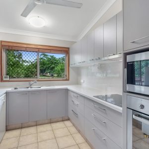 9 Heritage Street, Redlynch, QLD 4870 AUS