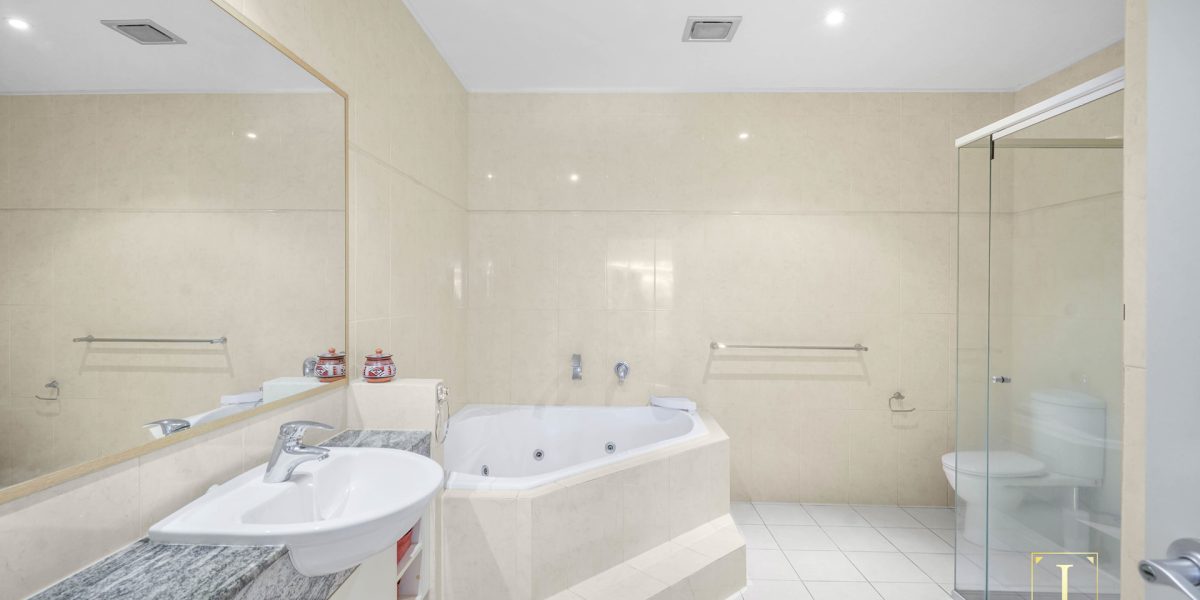10/77 Arlington Esplanade, Clifton Beach, QLD 4879 AUS