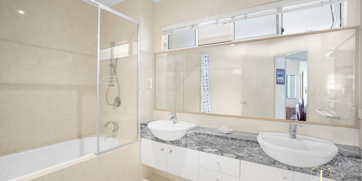 10/77 Arlington Esplanade, Clifton Beach, QLD 4879 AUS