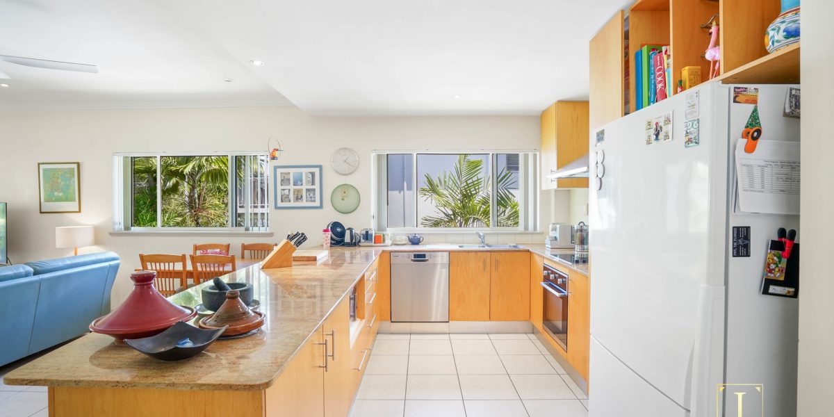 10/77 Arlington Esplanade, Clifton Beach, QLD 4879 AUS