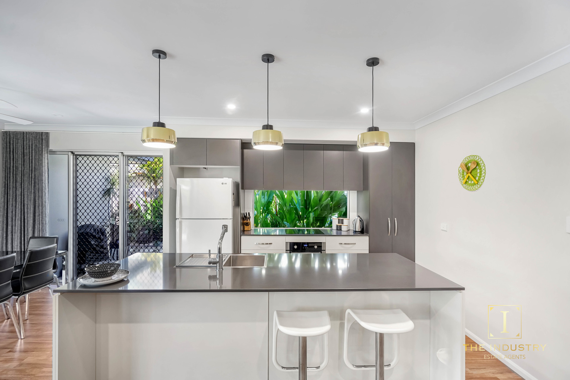 10 Flow Close, Trinity Beach, QLD 4879 AUS