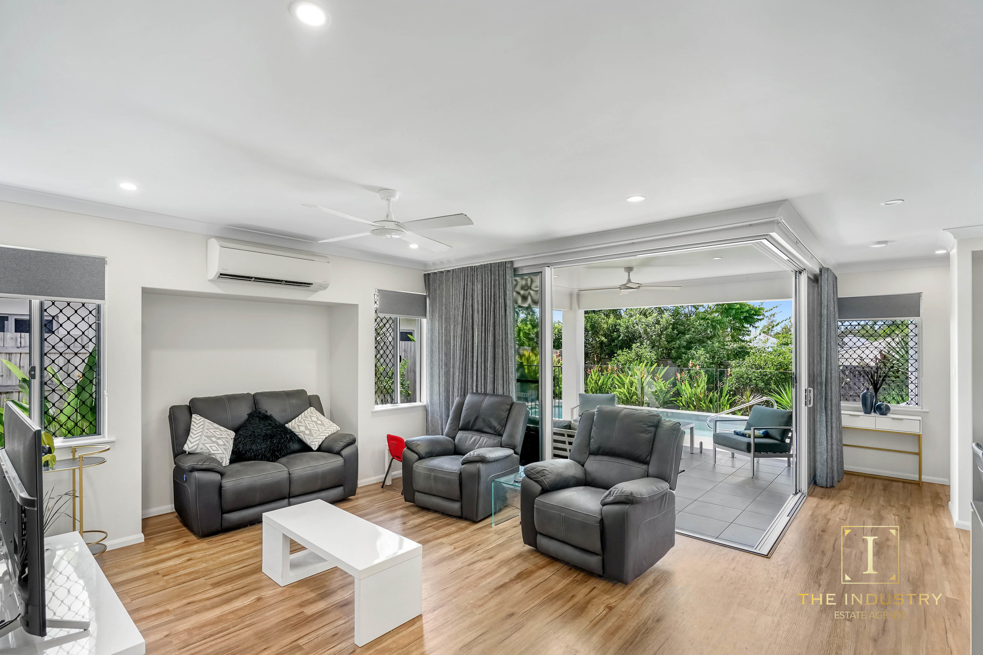 10 Flow Close, Trinity Beach, QLD 4879 AUS