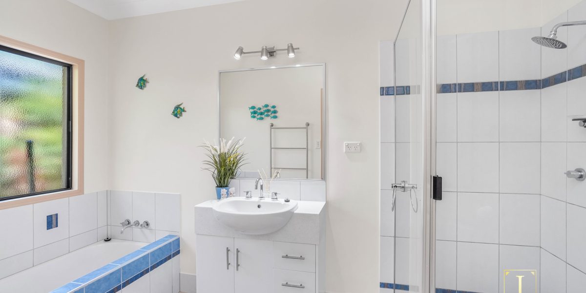 33 Lagoon Drive, Trinity Beach, QLD 4879 AUS