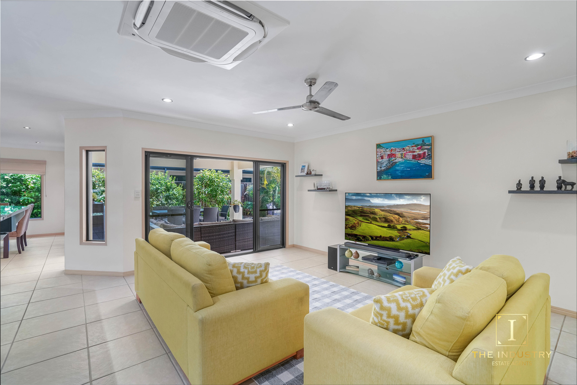 33 Lagoon Drive, Trinity Beach, QLD 4879 AUS