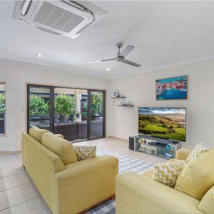 33 Lagoon Drive, Trinity Beach, QLD 4879 AUS