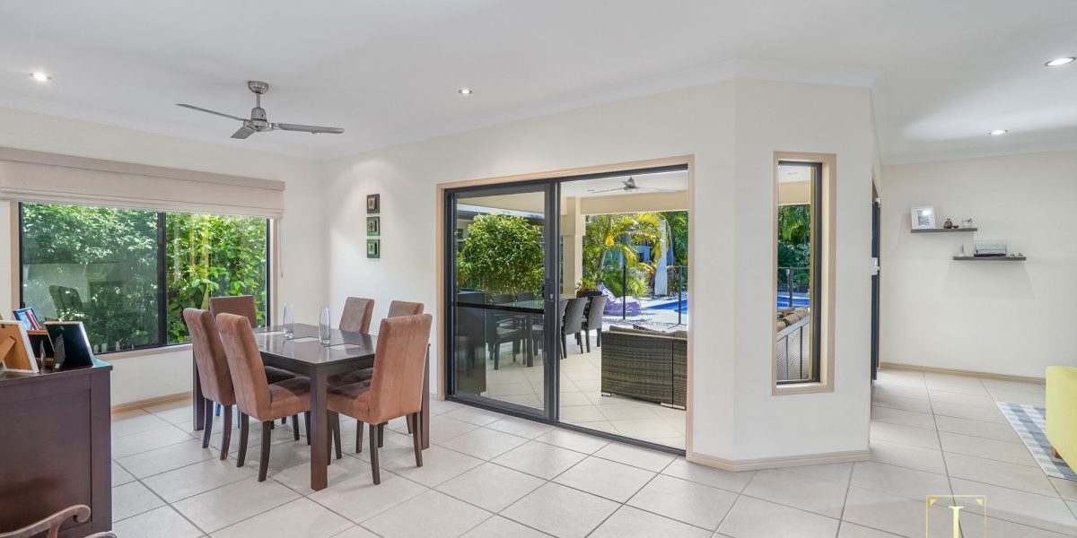 33 Lagoon Drive, Trinity Beach, QLD 4879 AUS