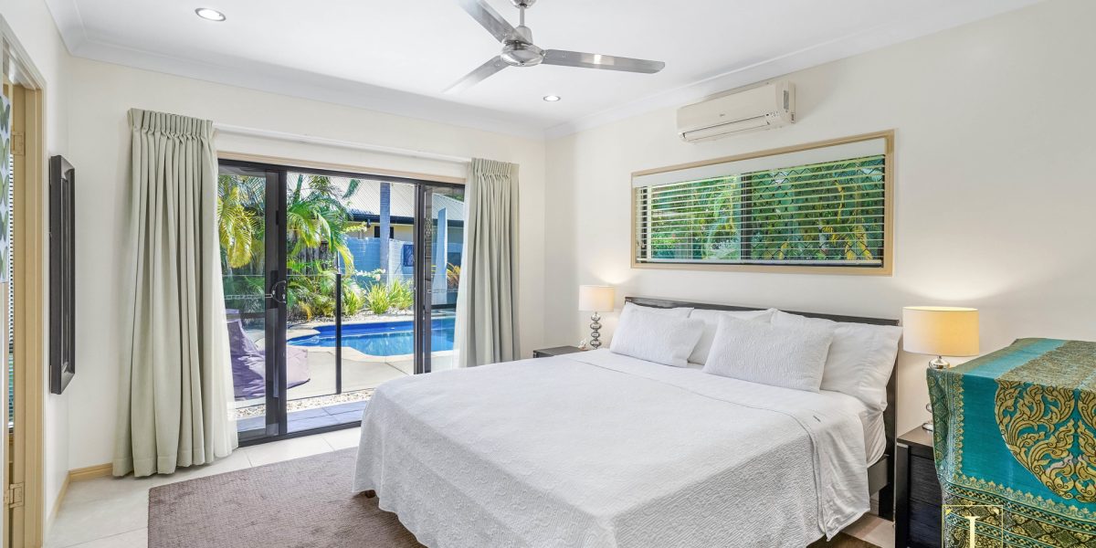 33 Lagoon Drive, Trinity Beach, QLD 4879 AUS
