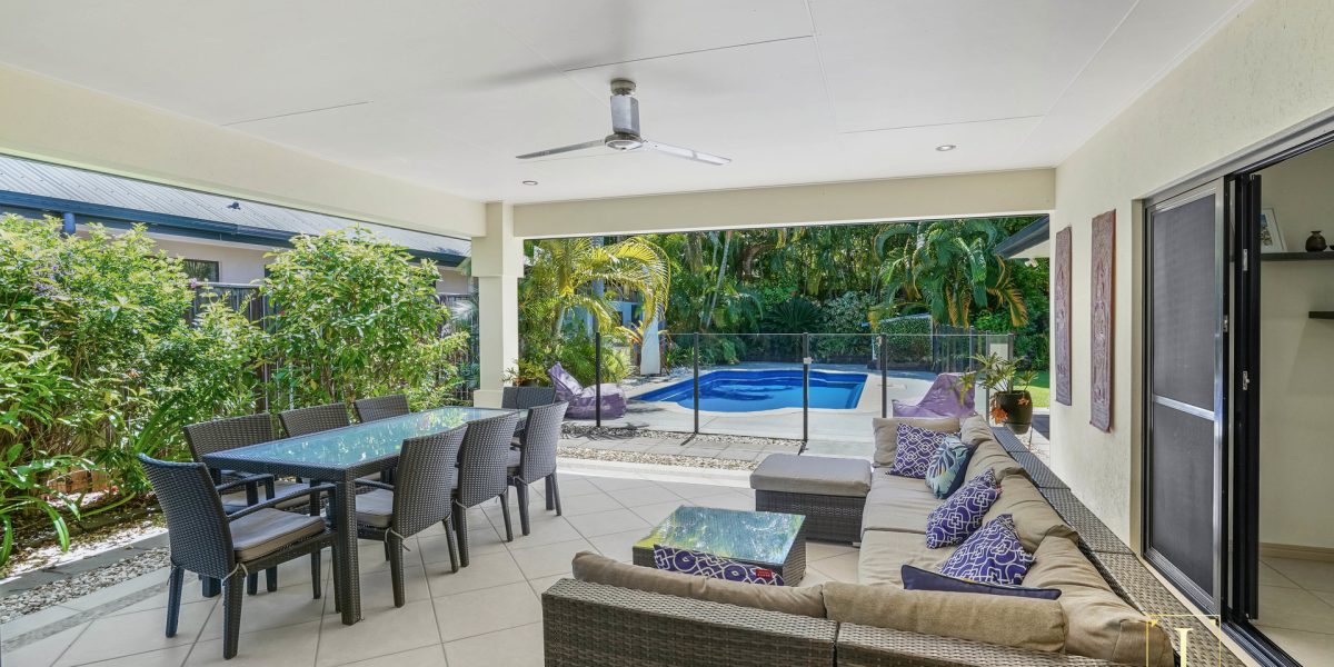 33 Lagoon Drive, Trinity Beach, QLD 4879 AUS