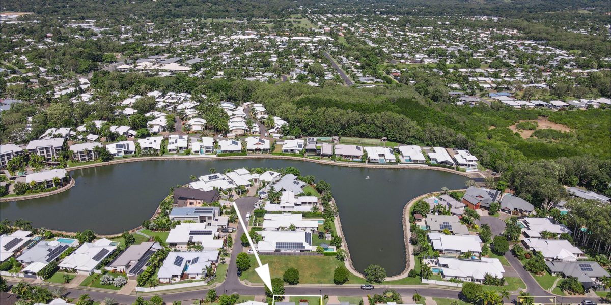 33 Lagoon Drive, Trinity Beach, QLD 4879 AUS