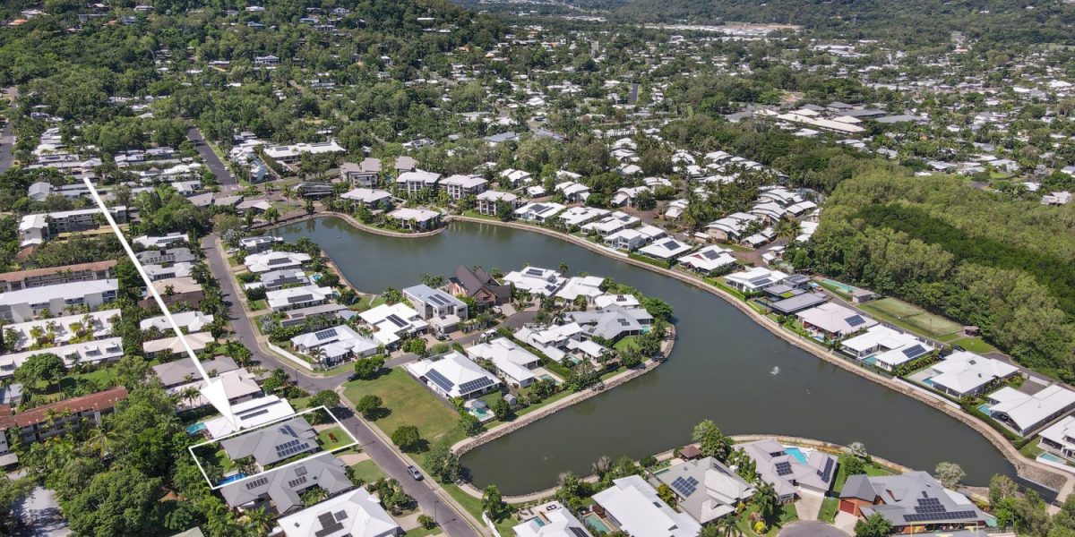 33 Lagoon Drive, Trinity Beach, QLD 4879 AUS