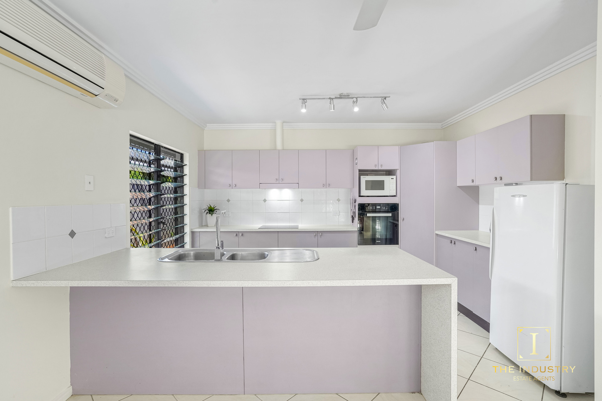 16 Tribulation Close, Kewarra Beach, QLD 4879 AUS