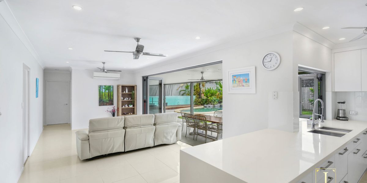 21 Cyprea Close, Trinity Beach, QLD 4879 AUS