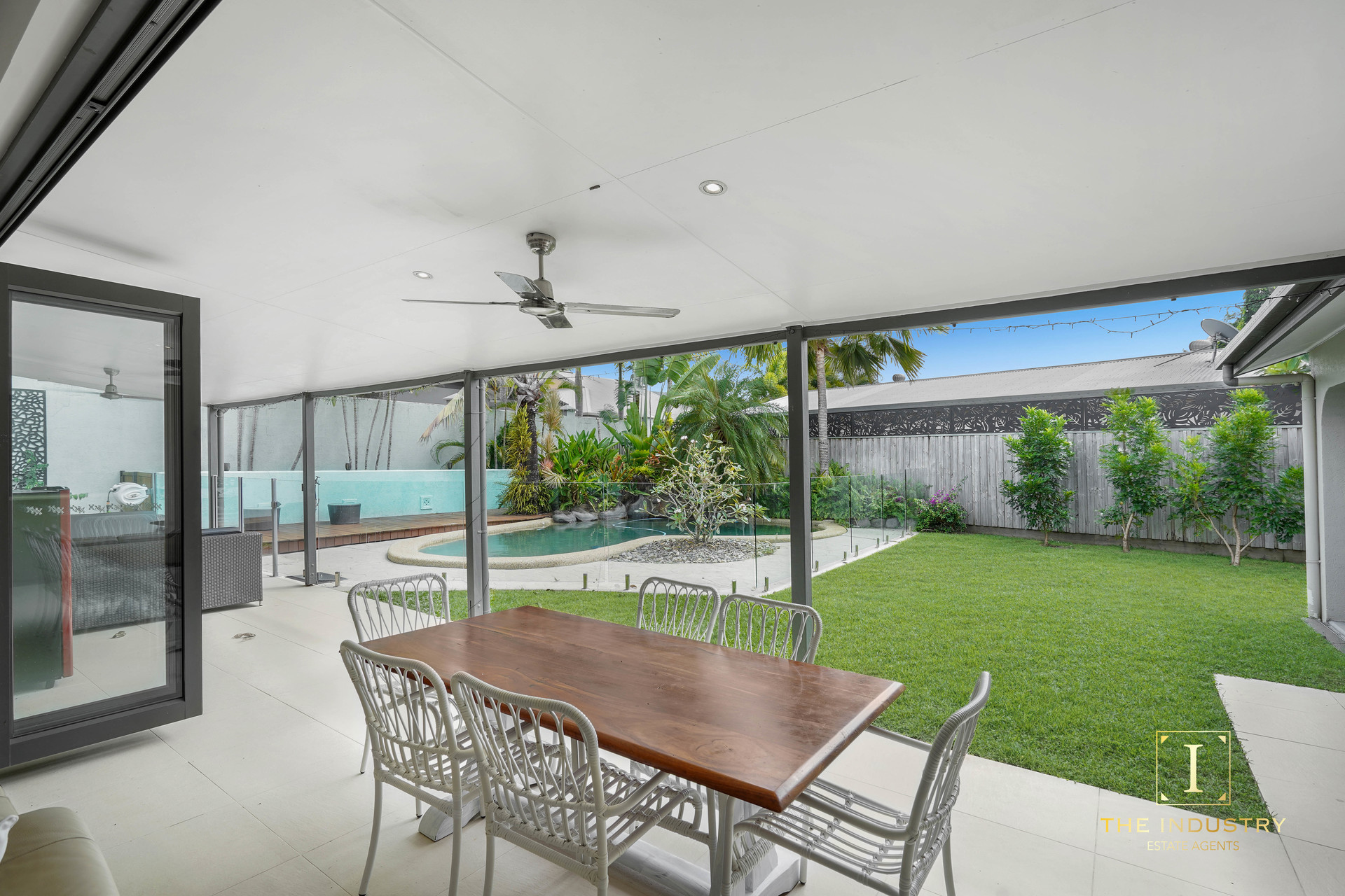 21 Cyprea Close, Trinity Beach, QLD 4879 AUS