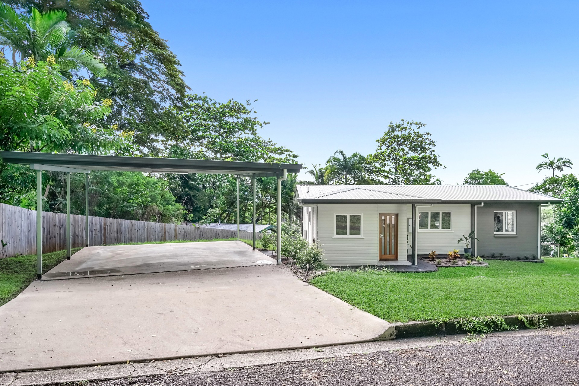 2 Tanner Crescent, Stratford, QLD 4870 AUS