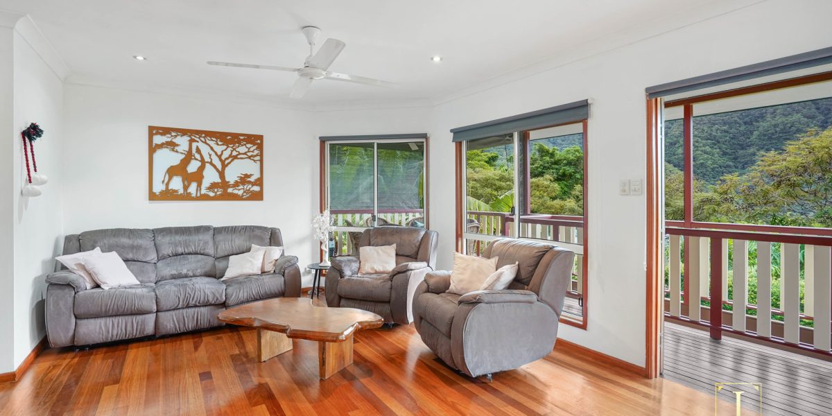 5 Orminston Close, Redlynch, QLD 4870 AUS