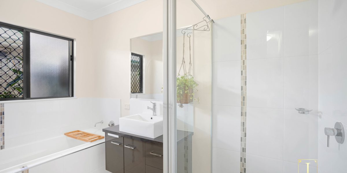 12 Malekula Close, Bentley Park, QLD 4869 AUS