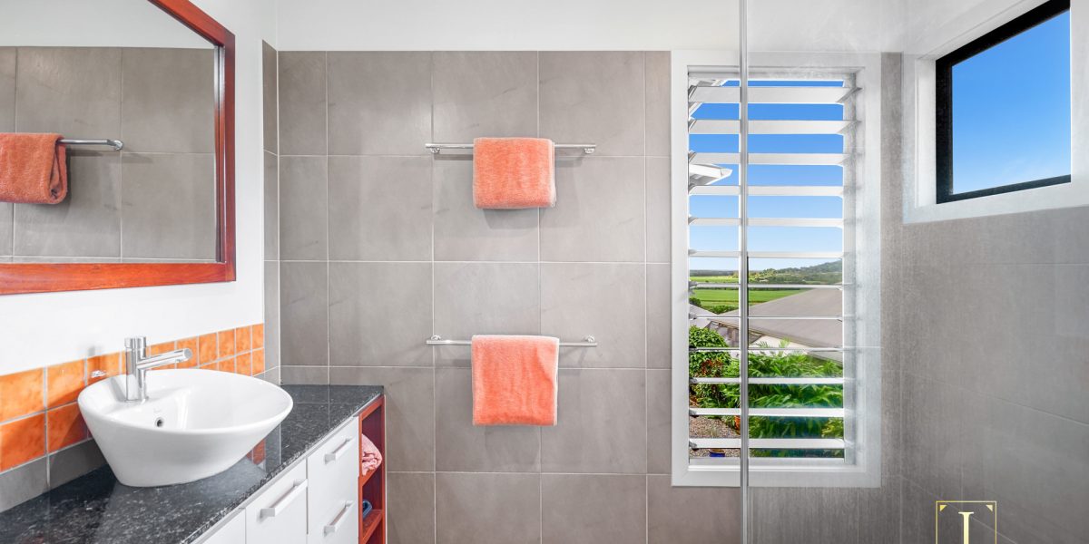 56 Daphne Drive, Redlynch, QLD 4870 AUS
