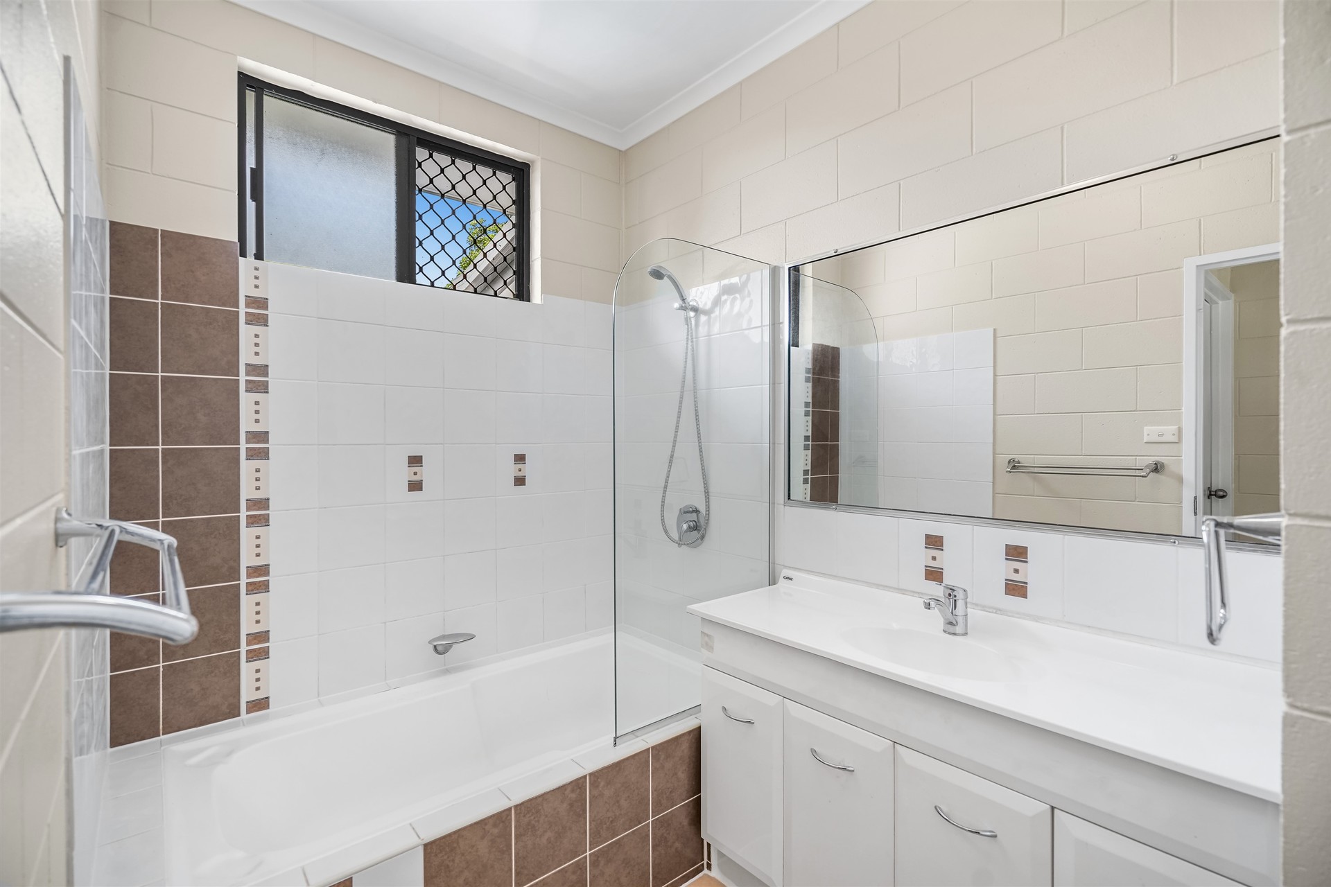 12 Grampian Close, Smithfield, QLD 4878 AUS