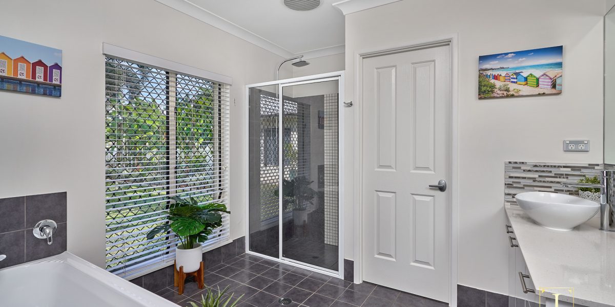 2 Orton Avenue, Kewarra Beach, QLD 4879 AUS