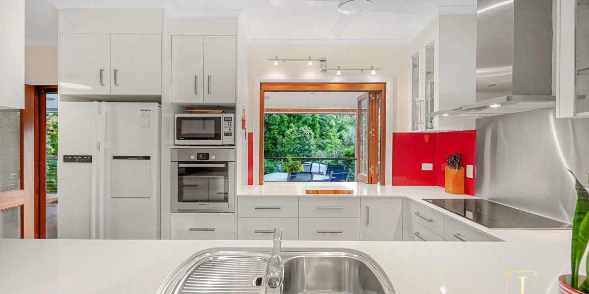 12 Forest Avenue, Edge Hill, QLD 4870 AUS