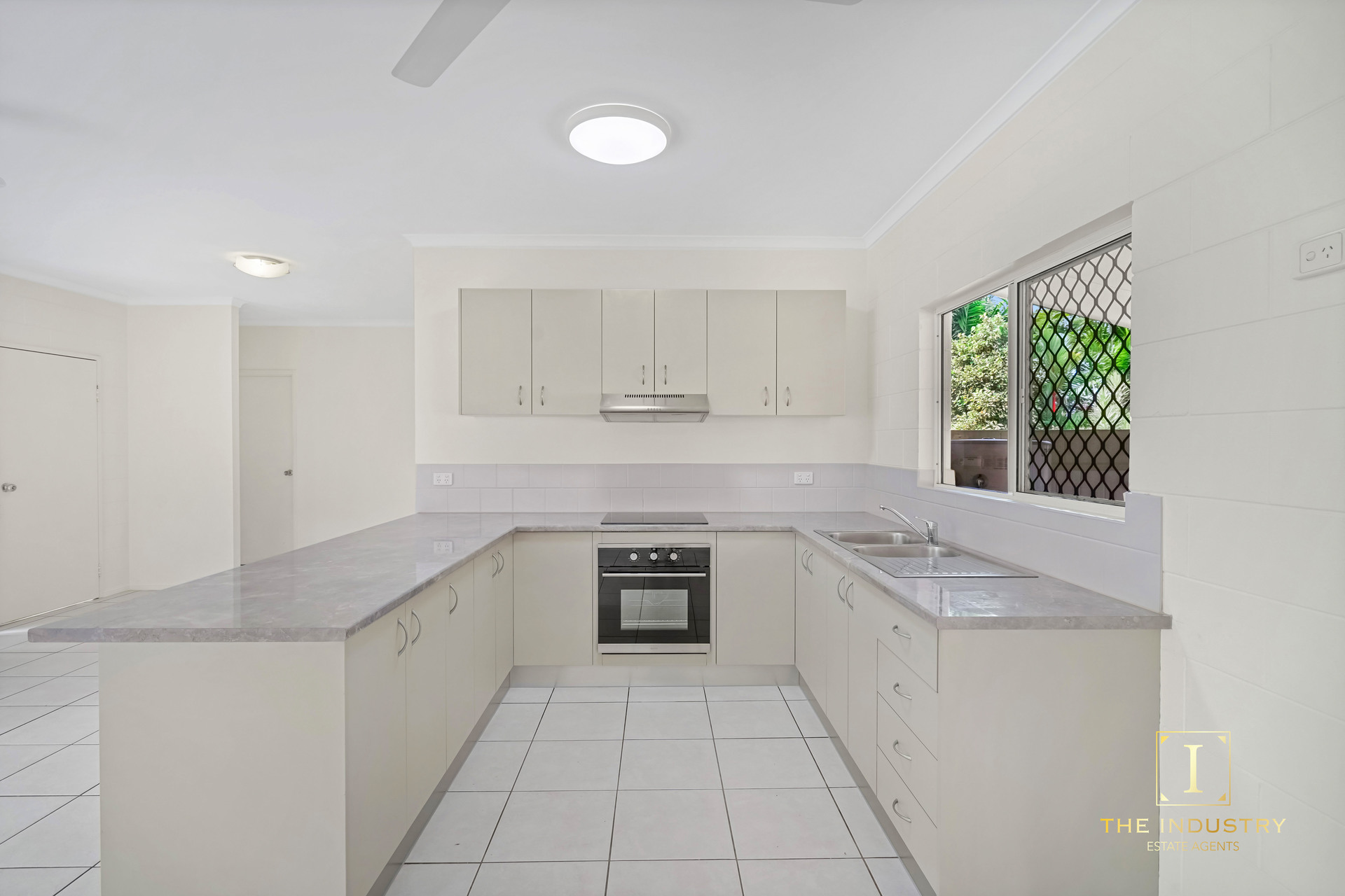 55 Michaelangelo Drive, Redlynch, QLD 4870 AUS