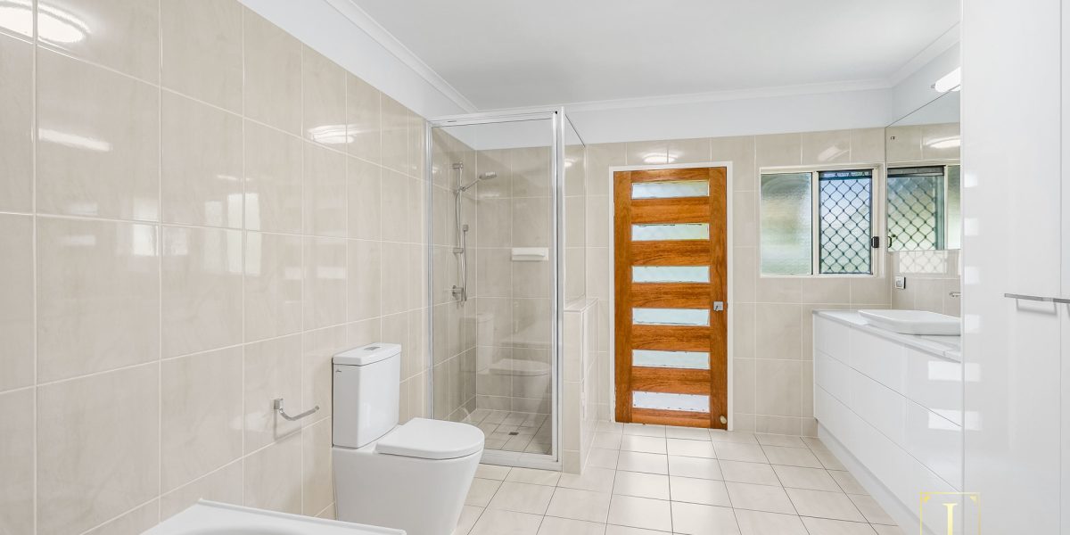 25 West Parkridge Drive, Brinsmead, QLD 4870 AUS
