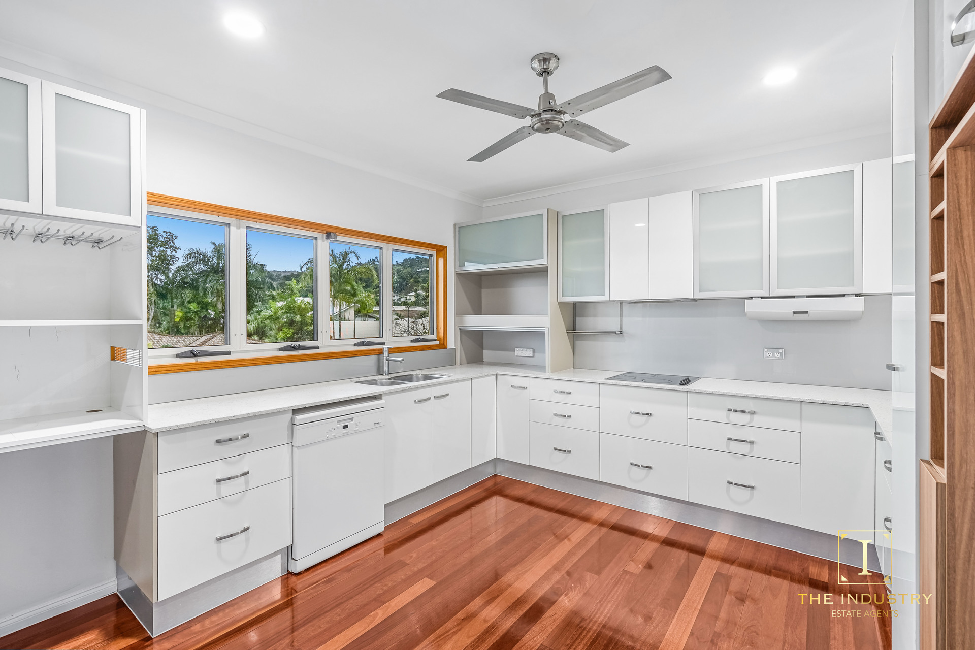 25 West Parkridge Drive, Brinsmead, QLD 4870 AUS