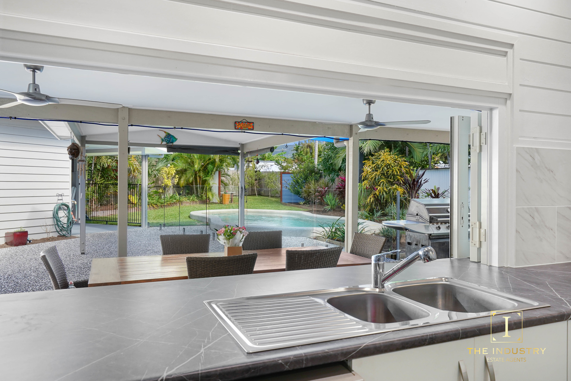 10 Volute Close, Trinity Beach, QLD 4879 AUS