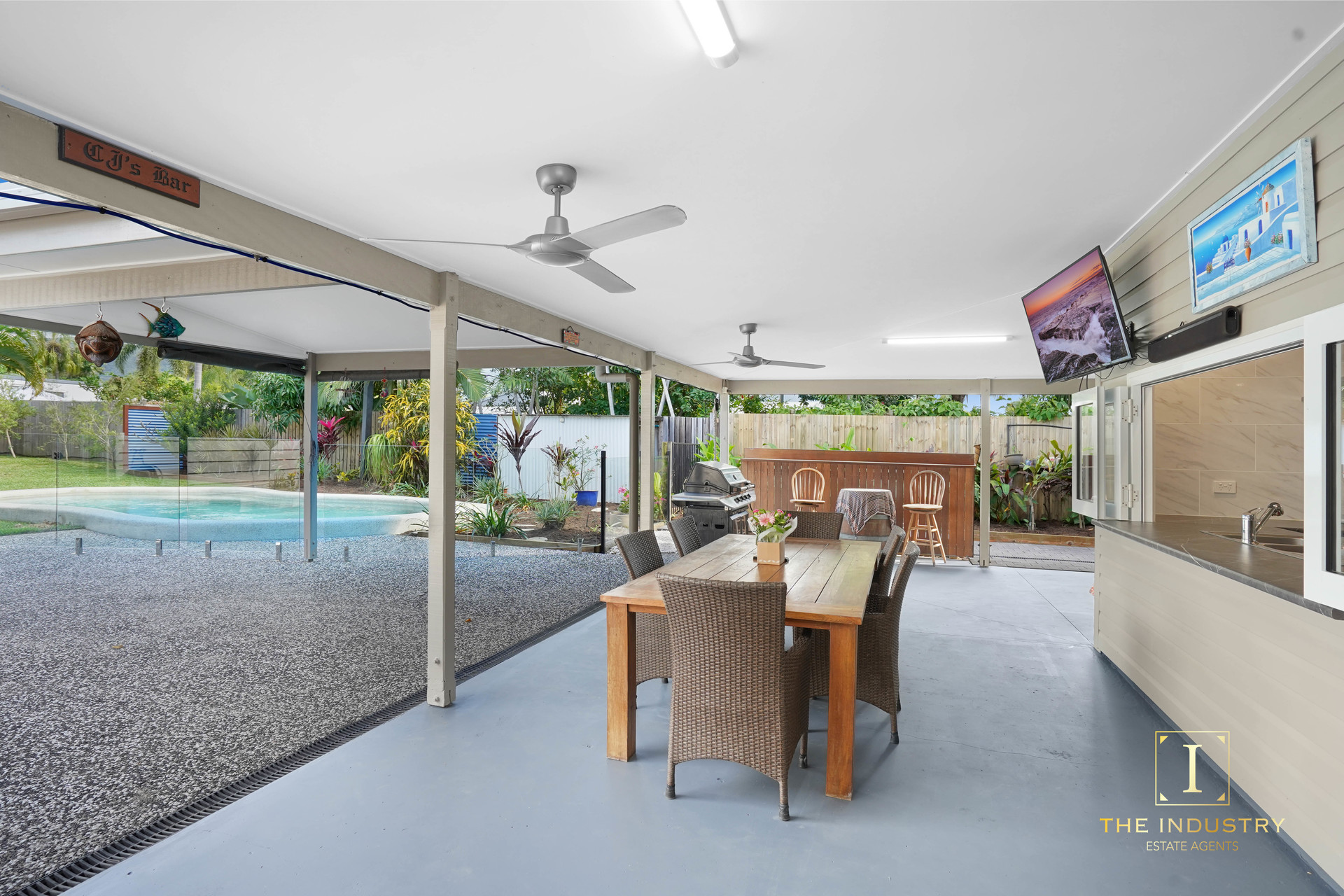 10 Volute Close, Trinity Beach, QLD 4879 AUS