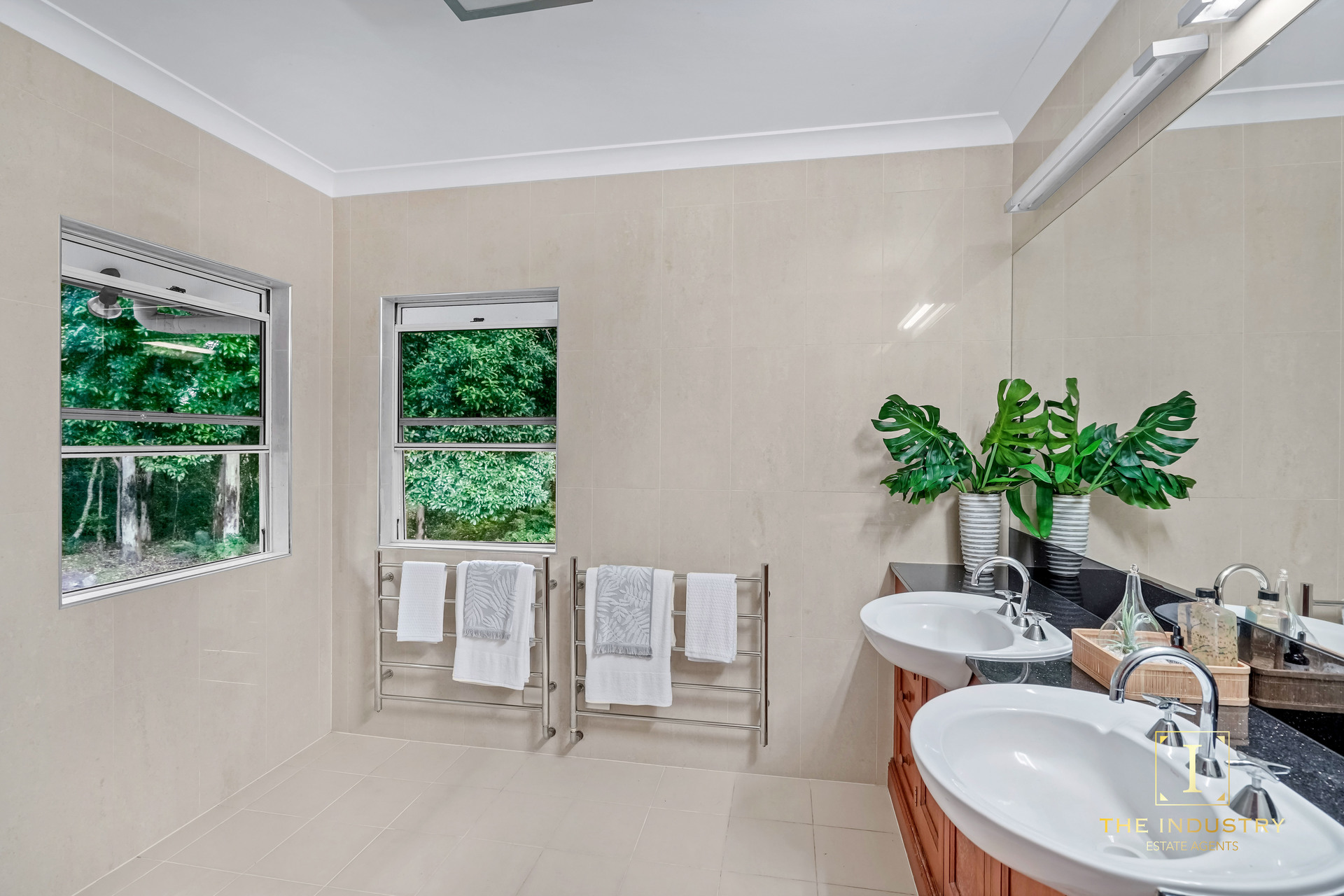 2-4 Sudbury Close, Clifton Beach, QLD 4879 AUS