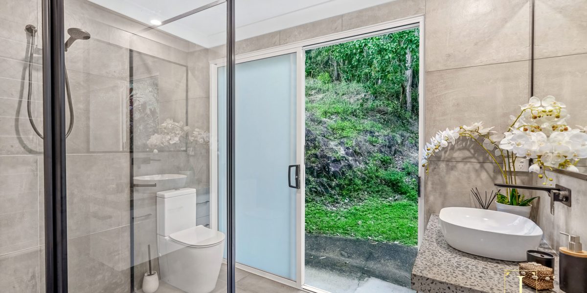 2-4 Sudbury Close, Clifton Beach, QLD 4879 AUS