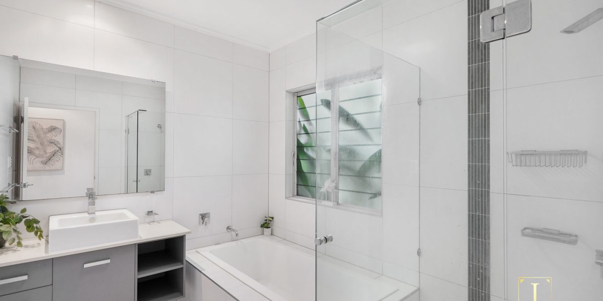 12 Saunders Court, Clifton Beach, QLD 4879 AUS