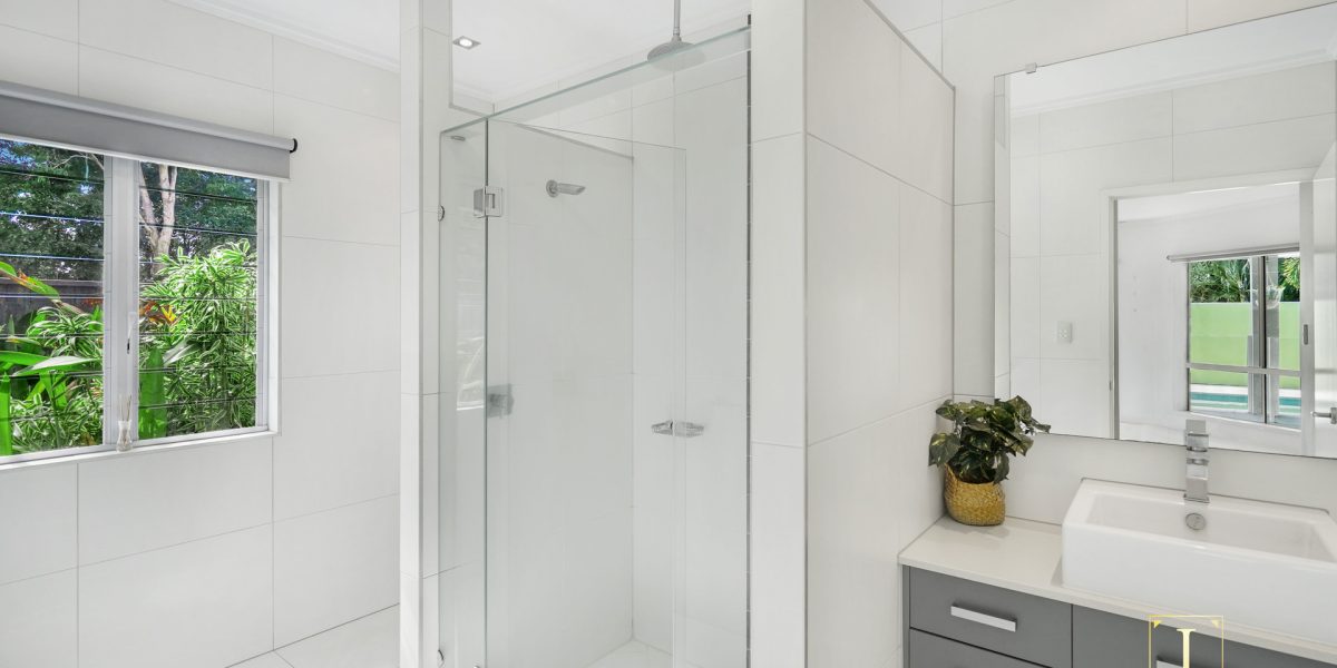 12 Saunders Court, Clifton Beach, QLD 4879 AUS