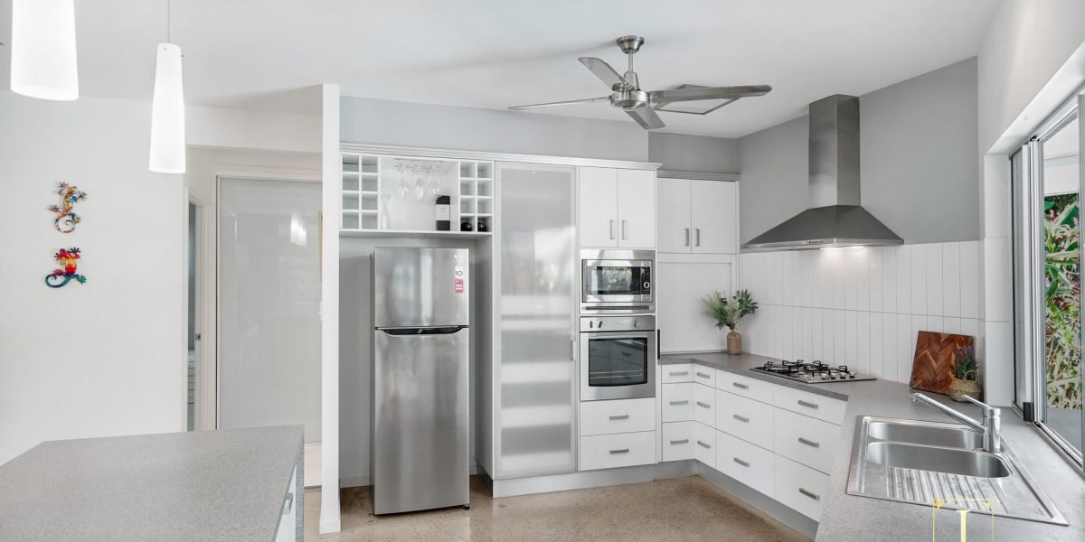 12 Saunders Court, Clifton Beach, QLD 4879 AUS