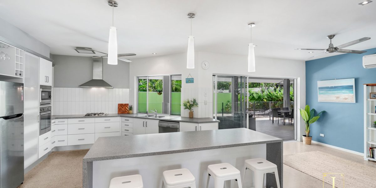 12 Saunders Court, Clifton Beach, QLD 4879 AUS