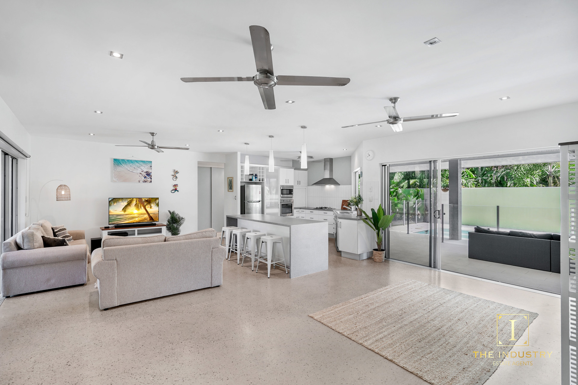 12 Saunders Court, Clifton Beach, QLD 4879 AUS