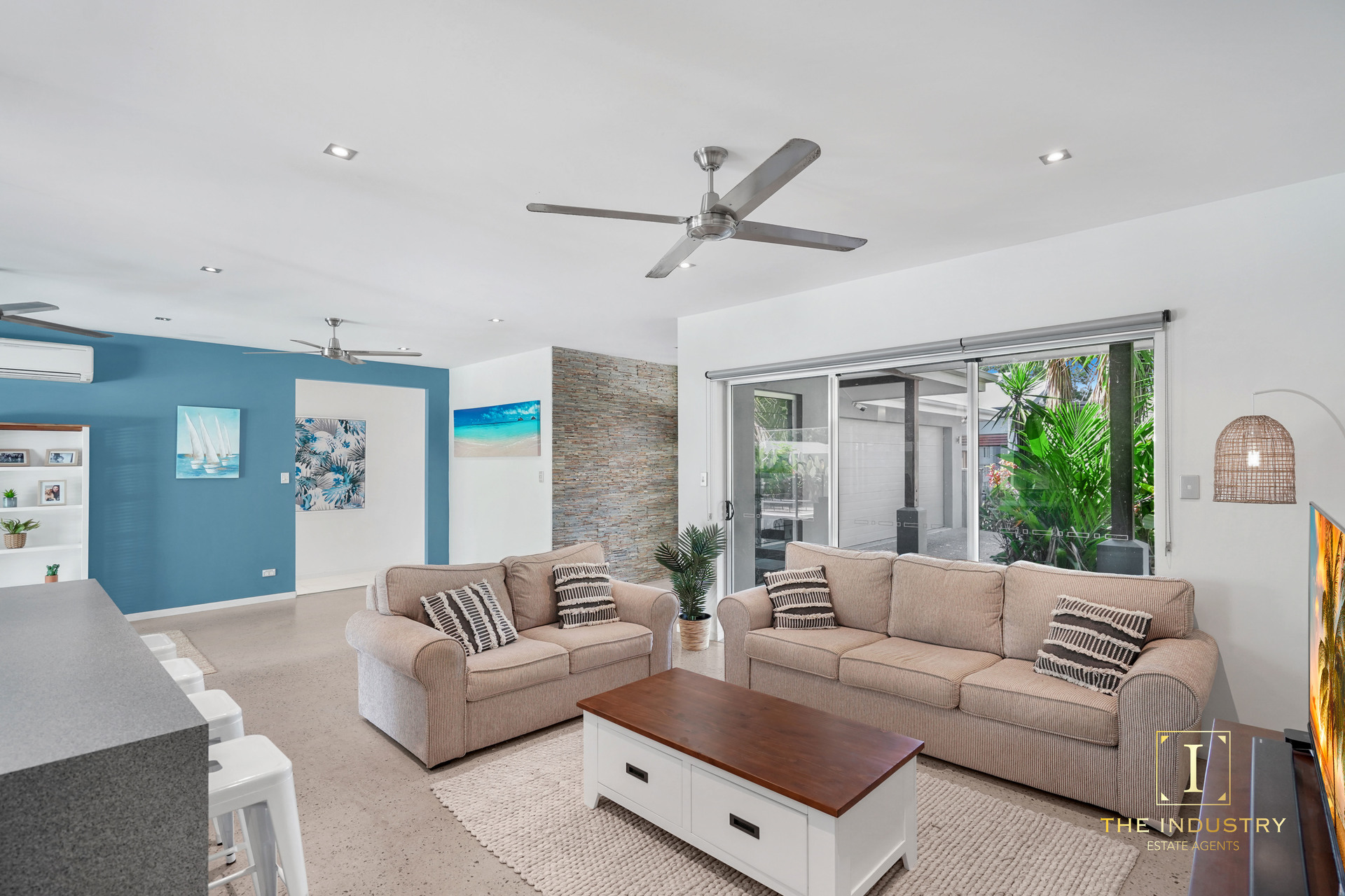 12 Saunders Court, Clifton Beach, QLD 4879 AUS