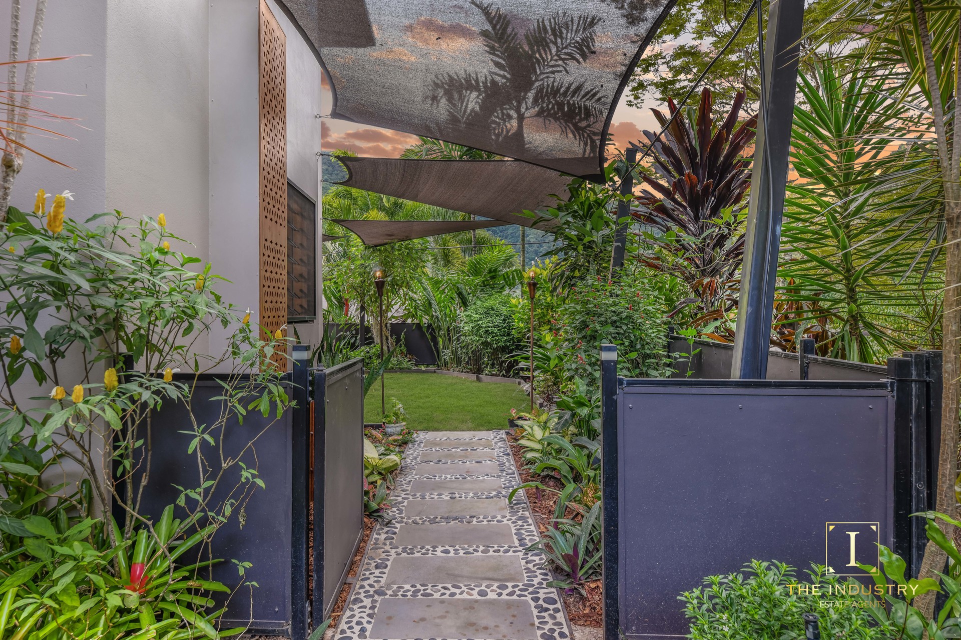 16 Willie Ming Close, Redlynch, QLD 4870 AUS