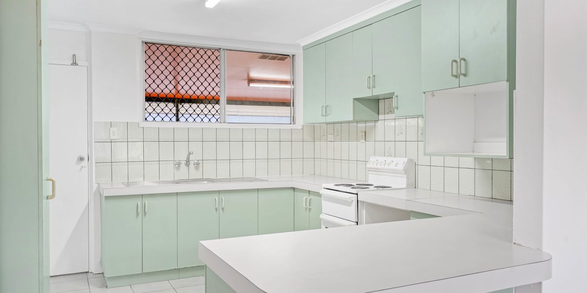 6 Hogan Street, Westcourt, QLD 4870 AUS